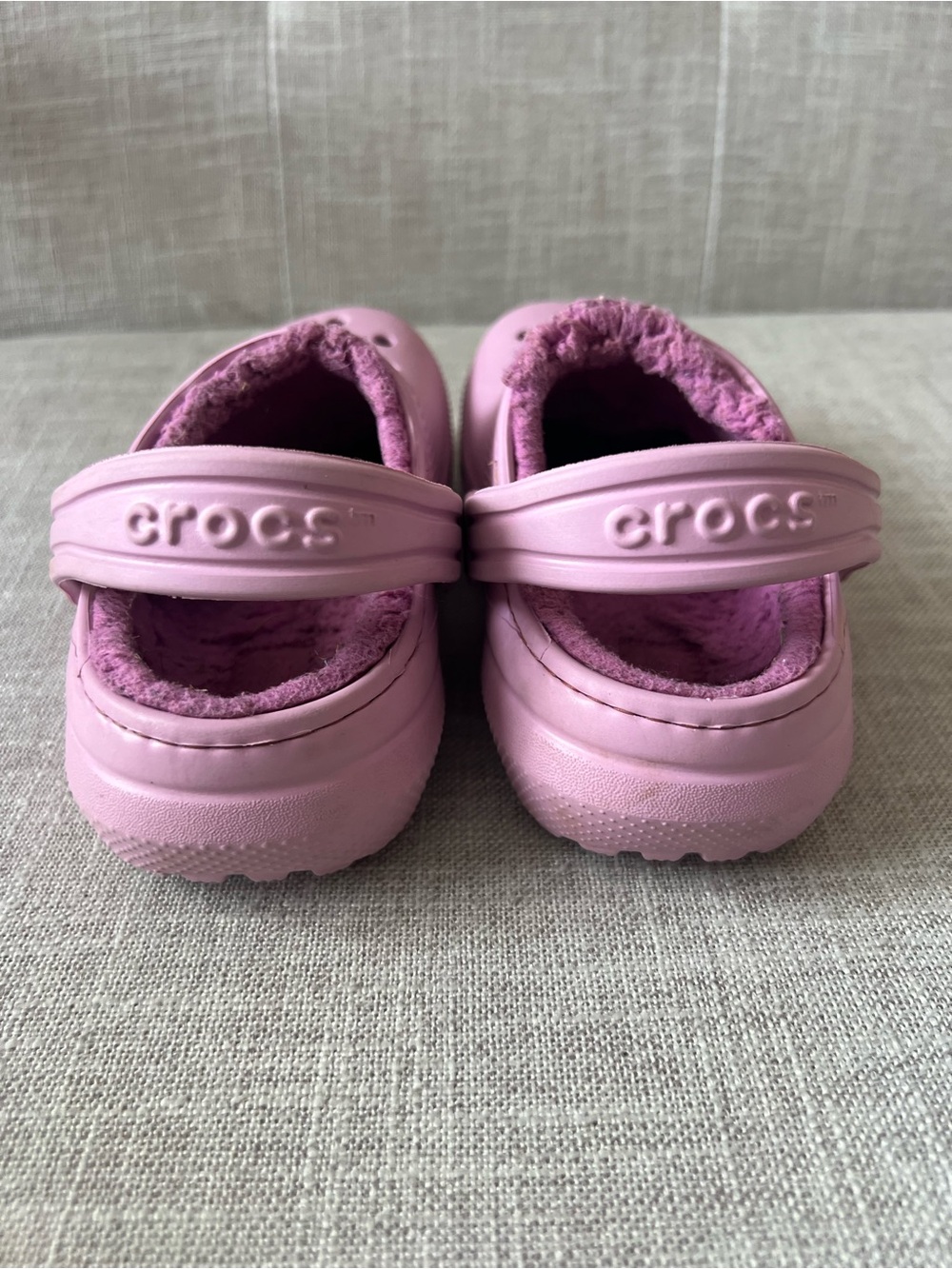 CROCS Dual Comfort Girls/Kids Pink Faux fur Lined mule Clogs w/strap, size 10 - Picture 3 of 8